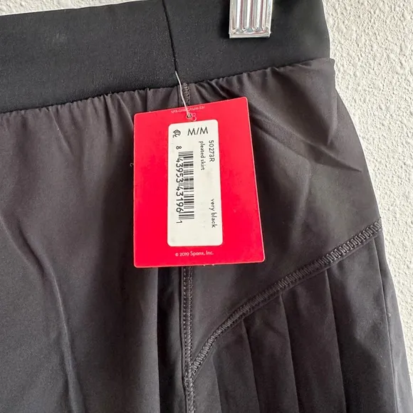NWT Spanx Get Moving Pleated Skirt Size Medium