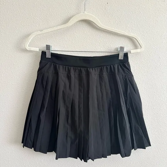 NWT Spanx Get Moving Pleated Skirt Size Medium