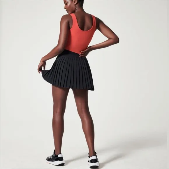 NWT Spanx Get Moving Pleated Skirt Size Medium